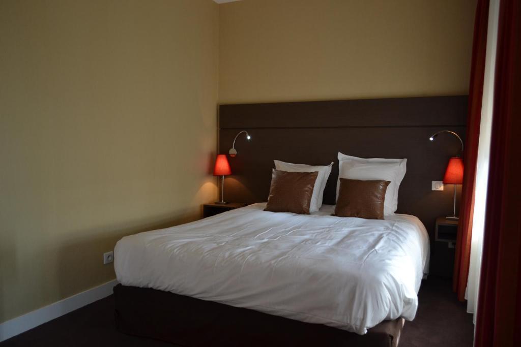Le Saint-Jacques Hotel Cloyes-sur-le-Loir Room photo